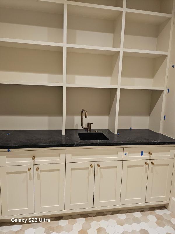 Built-in wet bar